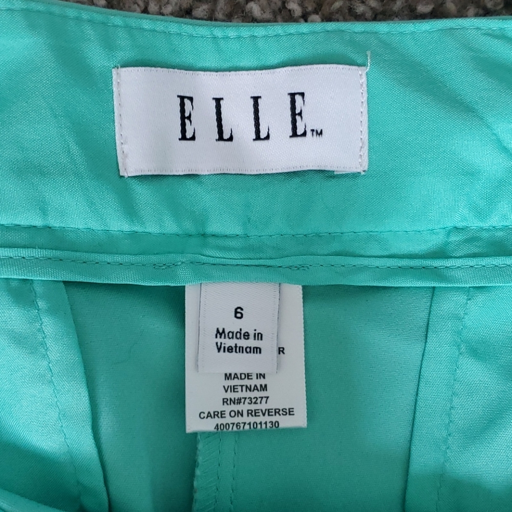 Elle Shorts - Picture 2 of 3